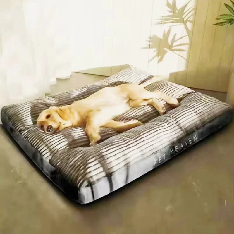 Cama de inverno quentinha para cães, feita de veludo cotelê.