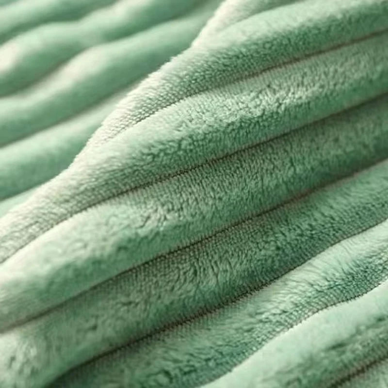 Cama de inverno quentinha para cães, feita de veludo cotelê.